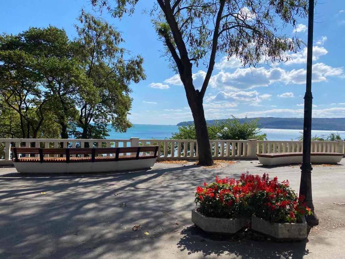 МareliS Luxe Port Apartment Варна Экстерьер фото