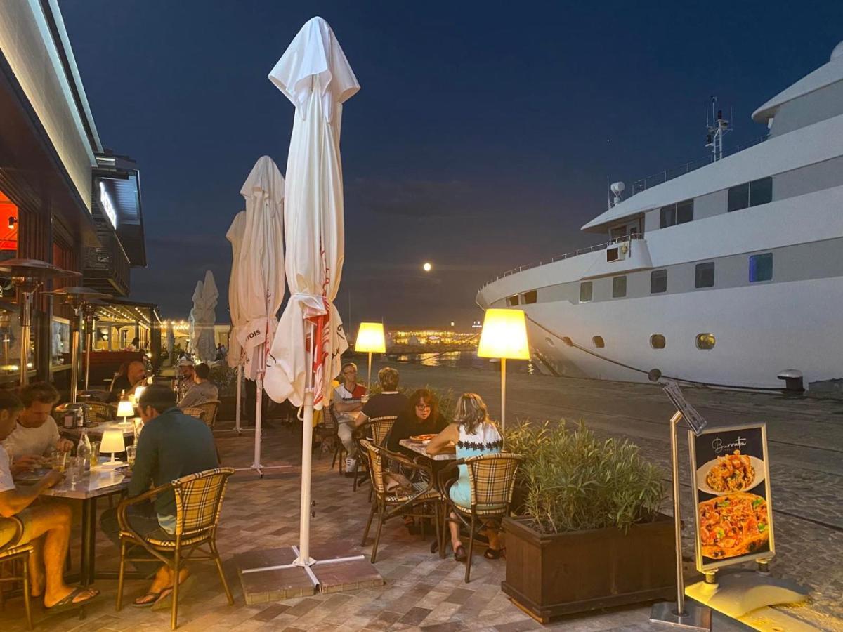 МareliS Luxe Port Apartment Варна Экстерьер фото