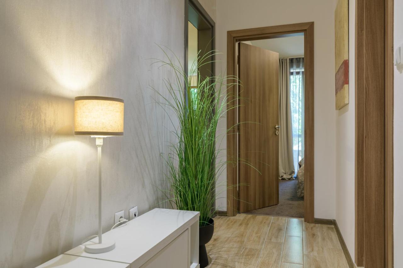 МareliS Luxe Port Apartment Варна Экстерьер фото